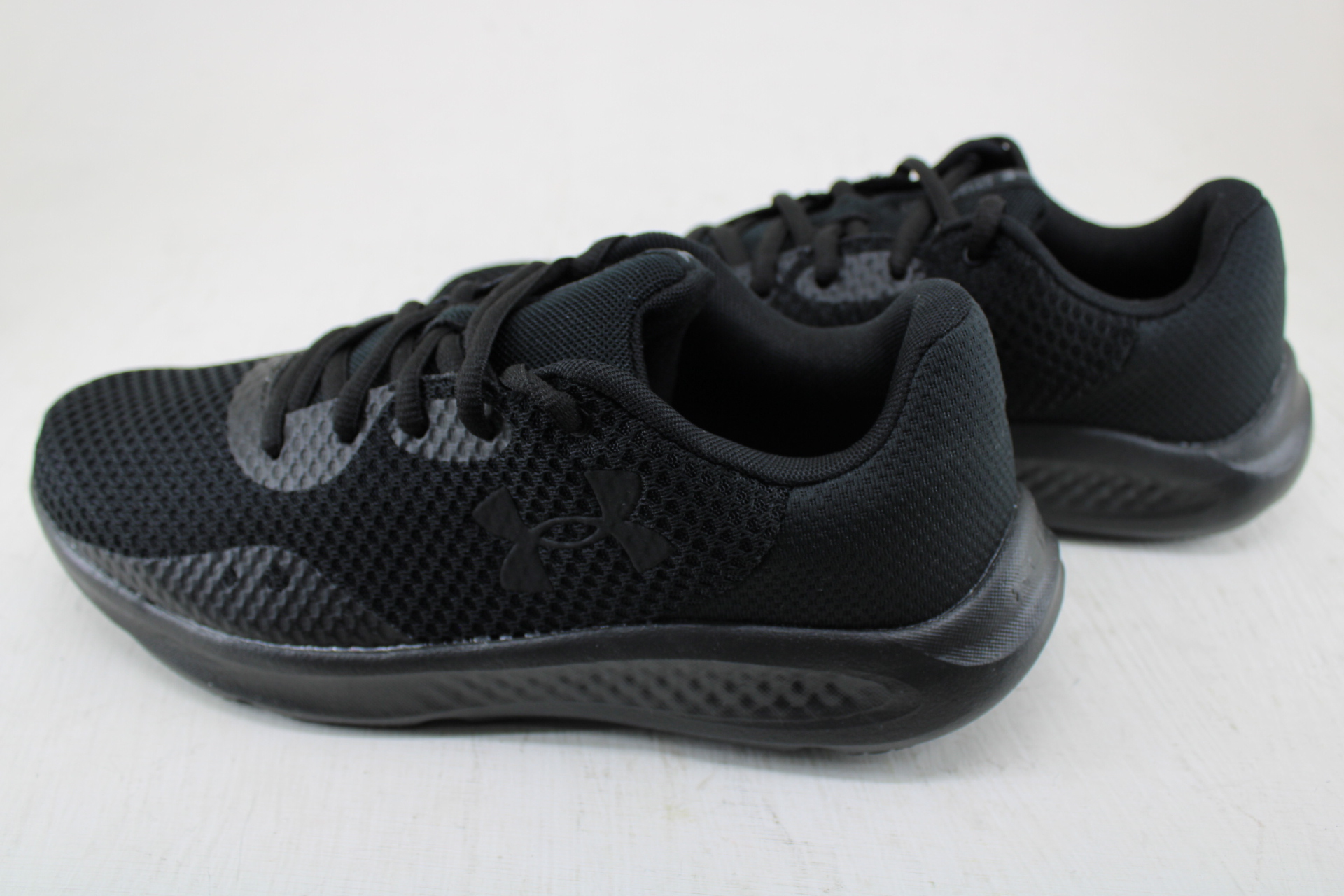 Tenis Under Armour para Correr UA Charged Pursuit 3 para Hombre color Negro Modelo 3024878-002 Envío Gratis - Imagen 5