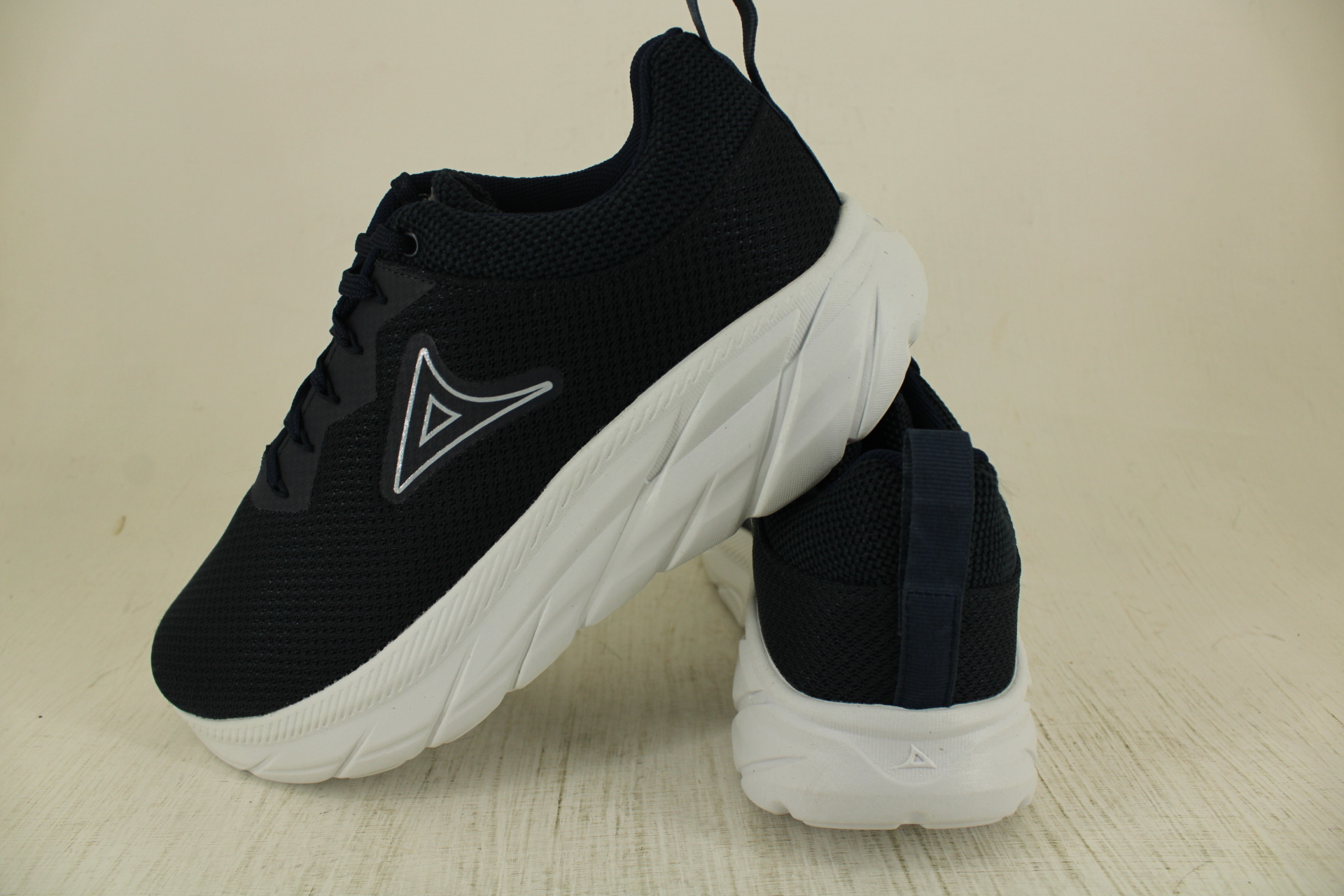 Tenis Pirma Training Caballero Estilo 8020 Negro-Blanco del 25 al 30 Envío Gratis - Imagen 2