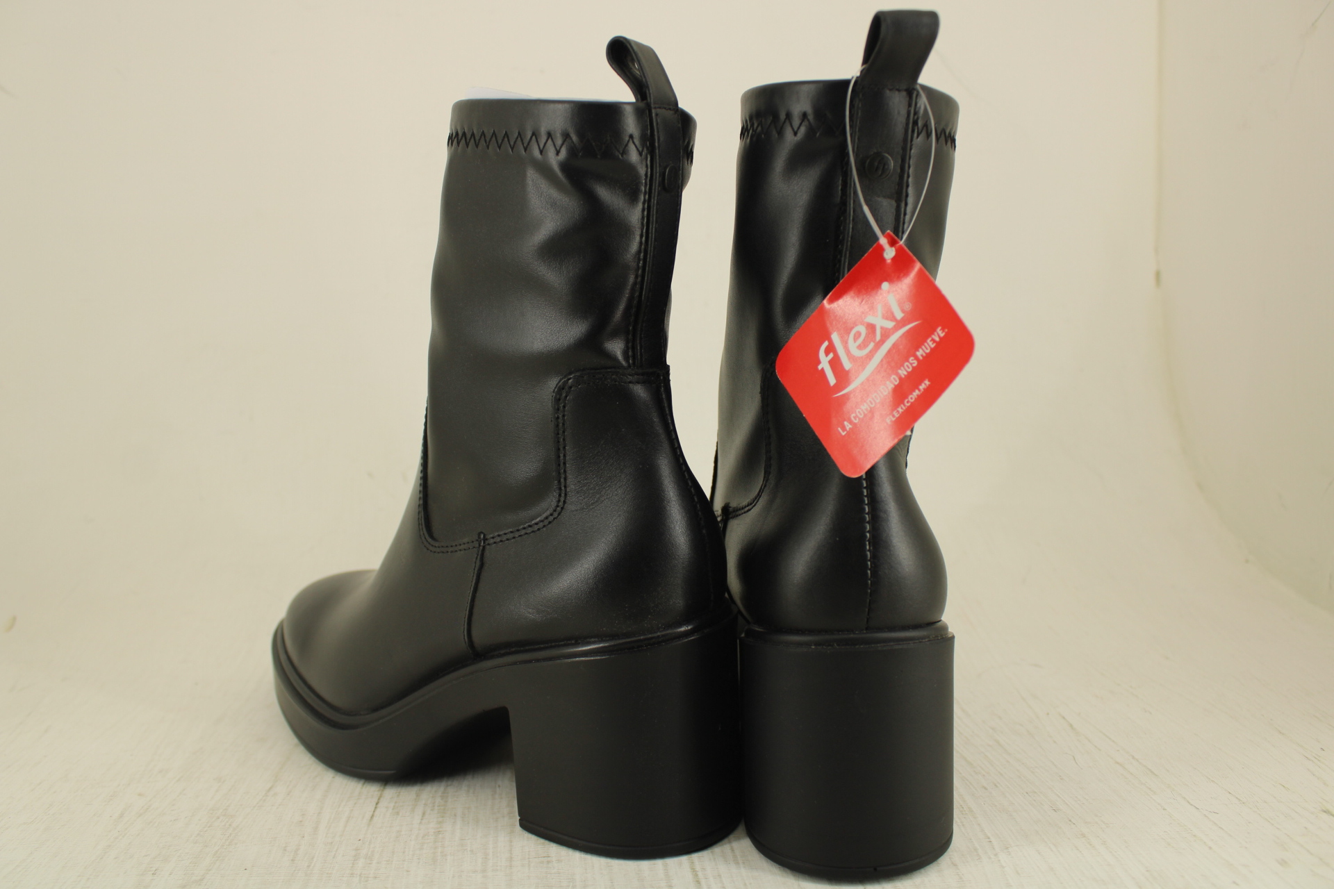 Flexi Botin de Vestir Mujer En Piel Tacon 7 cm Tubo 16cm Color Negro E9 Estilo 130302 del 22 al 26 Envío Gratis - Imagen 4