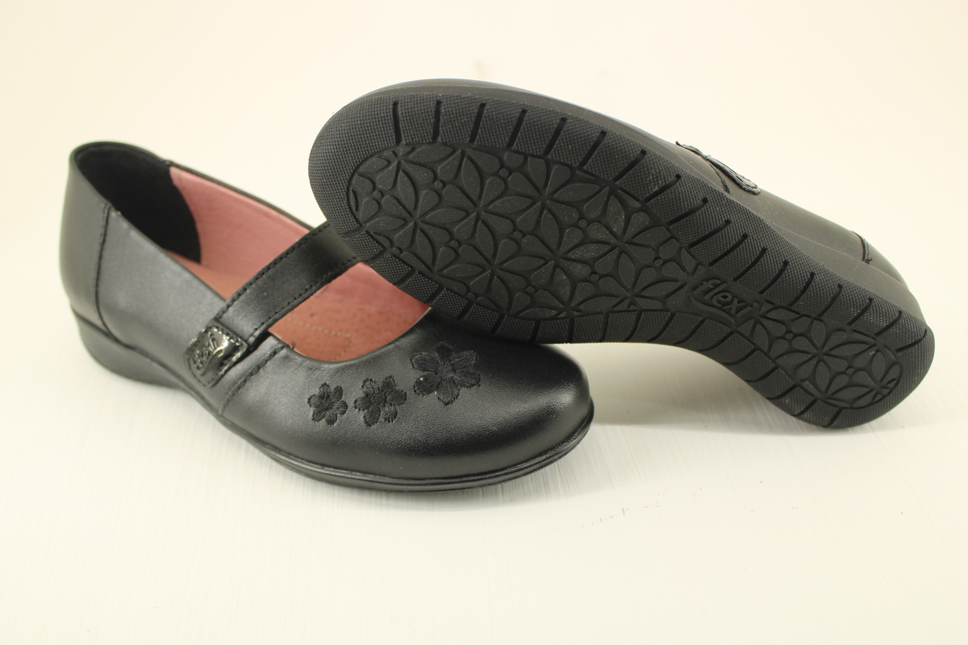 Balerina Escolar Flexi para Niña elaborada en 100% Piel Estilo 35930 Negro del 17 al 21 Envío Gratis - Imagen 2